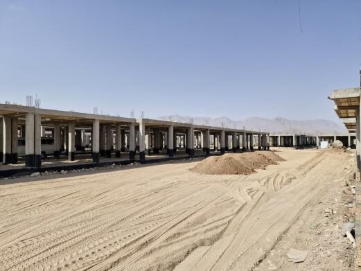 انتشار آخرین تصاویر از ساخت‌وساز واحدهای مسکونی پردیس ۵۸۵ هکتاری شهید رئیسی یزد